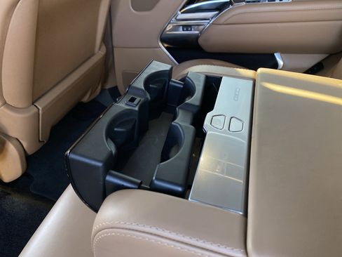 Used 2023 Land Rover Range Rover Long Wheelbase SE image 40