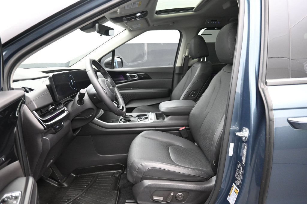 Used 2025 Kia Carnival SX Prestige FWD image 13