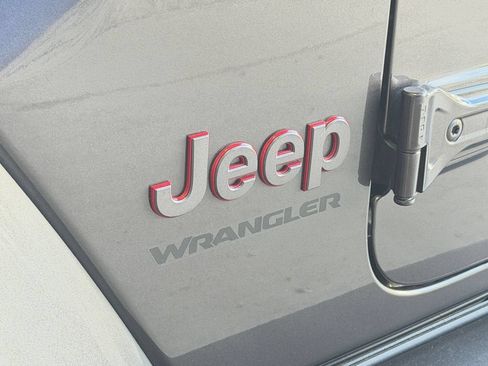 Used 2021 Jeep Wrangler Rubicon AWD/4WD image 33