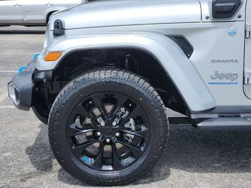 Used 2023 Jeep Wrangler Unlimited Sahara w/ Cold Weather Group AWD/4WD image 8