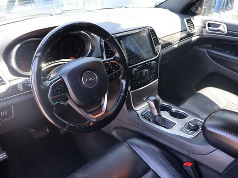 Used 2019 Jeep Grand Cherokee Limited AWD/4WD image 9