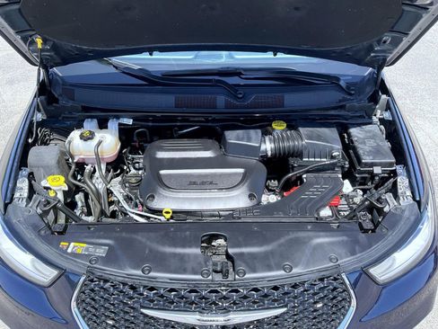 Used 2023 Chrysler Pacifica Touring-L AWD/4WD image 25