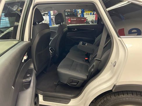 Used 2017 Kia Sorento FWD image 15
