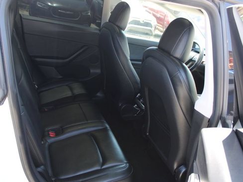 Used 2021 Tesla Model Y 2WD image 11