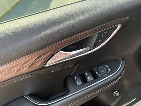 Used 2023 Buick Envision Avenir FWD image 10