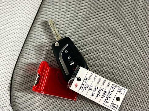 Used 2021 Toyota Corolla LE image 36