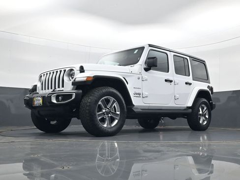 Used 2022 Jeep Wrangler Unlimited Sahara w/ Dual Top Group image 21