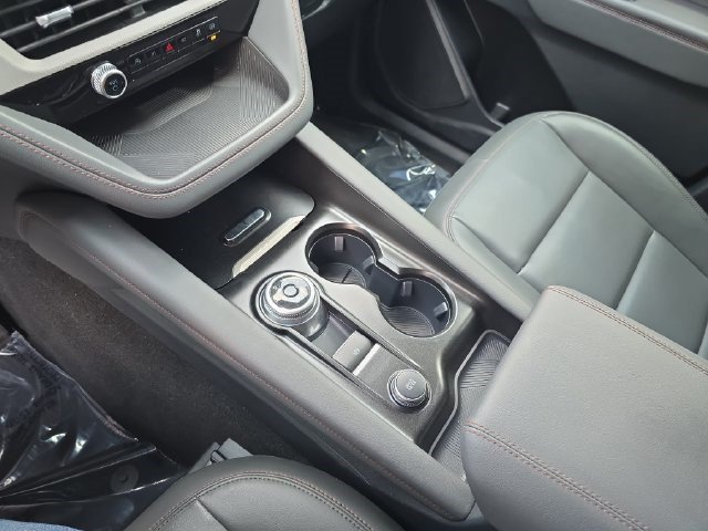 Used 2025 Ford Explorer Active w/ Active Comfort Package AWD/4WD image 27