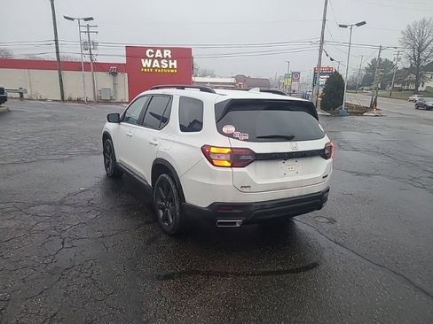 Used 2023 Honda Pilot Sport image 4