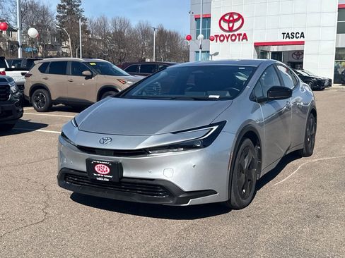 Used 2024 Toyota Prius LE image 3