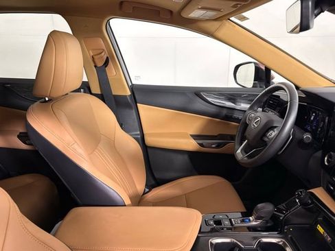 Used 2025 Lexus NX 250 FWD w/ Towing Package (2000 Lbs) image 28