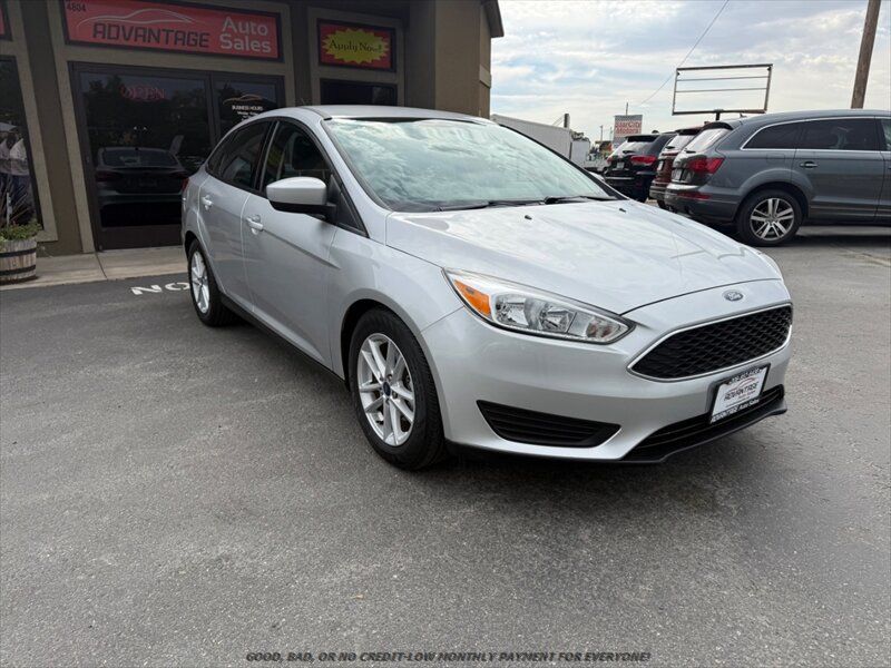 Used 2018 Ford Focus SE FWD image 1