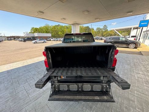 Used 2024 Chevrolet Silverado 1500 High Country w/ High Country Premium Package AWD/4WD image 9