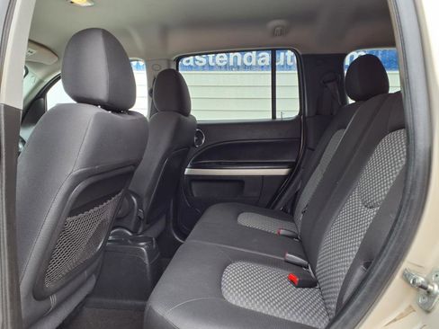 Used 2009 Chevrolet HHR LT image 9