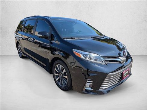 Used 2019 Toyota Sienna Limited Premium w/ Carpet Mat Package FWD image 3