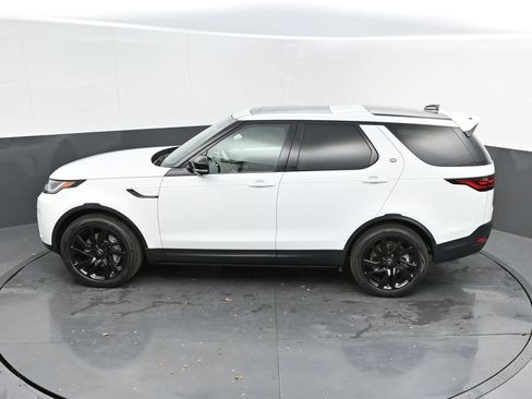 New 2025 Land Rover Discovery S AWD/4WD image 32