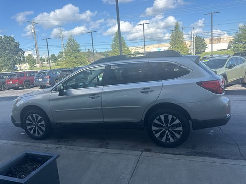 Used 2017 Subaru Outback 2.5i Limited AWD/4WD image 6