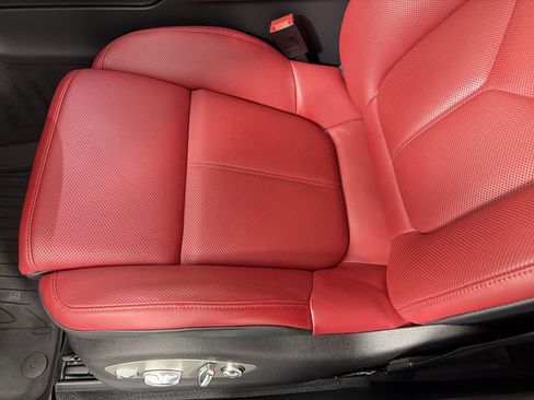 Certified 2026 Porsche Macan AWD/4WD image 14