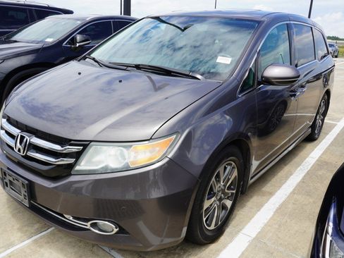 Used 2015 Honda Odyssey Touring image 2
