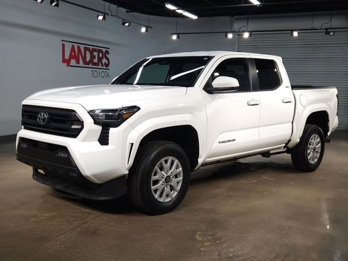 Certified 2024 Toyota Tacoma SR5 image 3