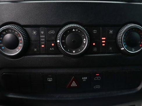 Used 2016 Mercedes-Benz Sprinter 2500 image 28