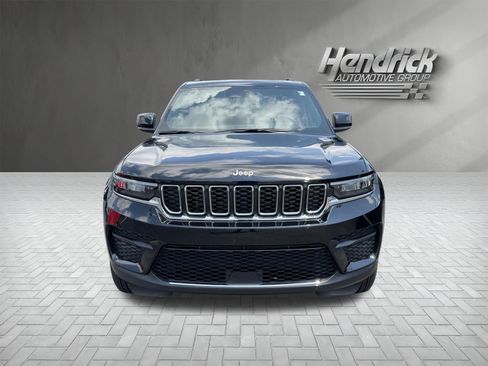 Used 2025 Jeep Grand Cherokee Laredo X w/ Luxury Tech Group I RWD image 3