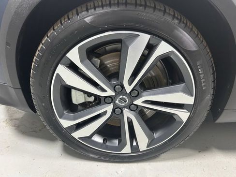 Used 2025 Volvo V60 B5 Cross Country Plus image 6