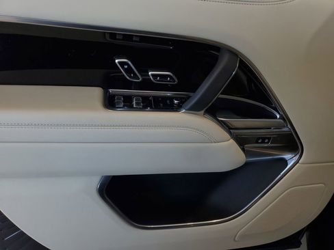 Used 2023 Land Rover Range Rover SE image 9