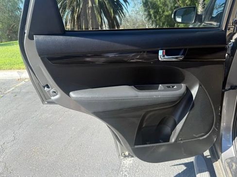 Used 2011 Kia Sorento EX w/ Premium Pkg image 11