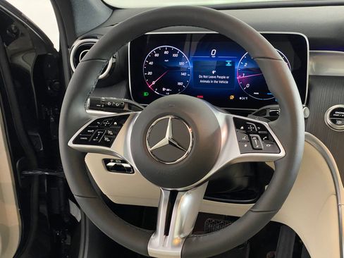 Used 2026 Mercedes-Benz GLC 300 4MATIC image 17