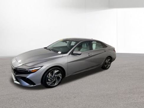 Used 2024 Hyundai Elantra Limited FWD image 4