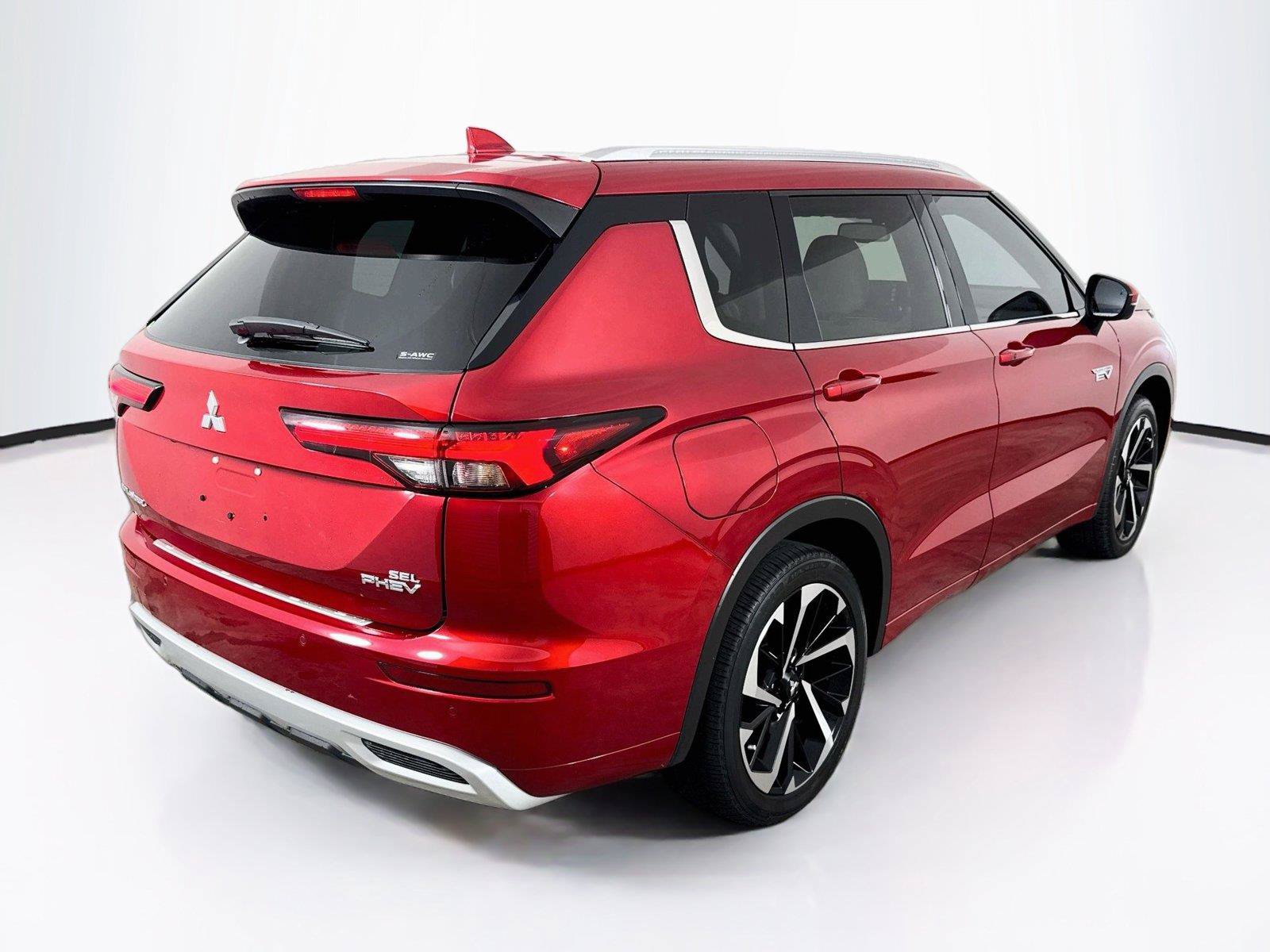 Used 2024 Mitsubishi Outlander 4WD Plug-In Hybrid image 5