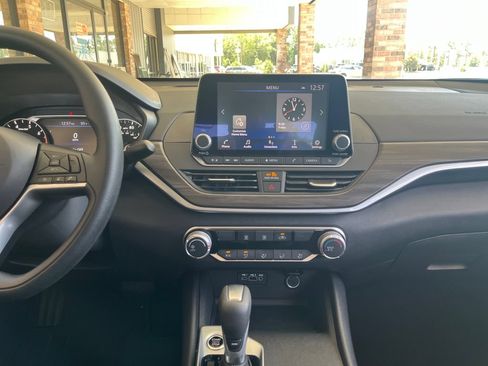 Certified 2025 Nissan Altima 2.5 SV FWD image 21