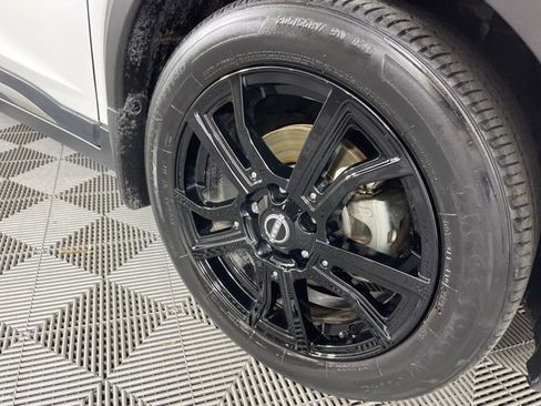 Used 2023 Nissan Kicks SR FWD image 16