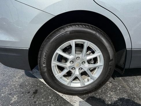 Used 2024 Chevrolet Equinox LT w/ LPO, Floor Liner Package FWD image 5