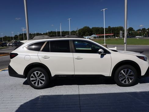 Used 2020 Subaru Outback Premium image 6