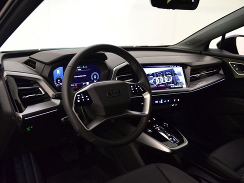 Used 2025 Audi Q4 e-tron Premium Plus w/ Premium Plus image 3