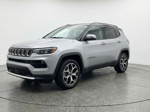 Used 2025 Jeep Compass Limited AWD/4WD image 3