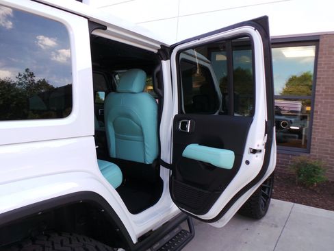 Used 2024 Jeep Wrangler Unlimited Sahara AWD/4WD image 39