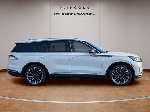 Used 2025 Lincoln Aviator Reserve w/ Equipment Group 201A image 4