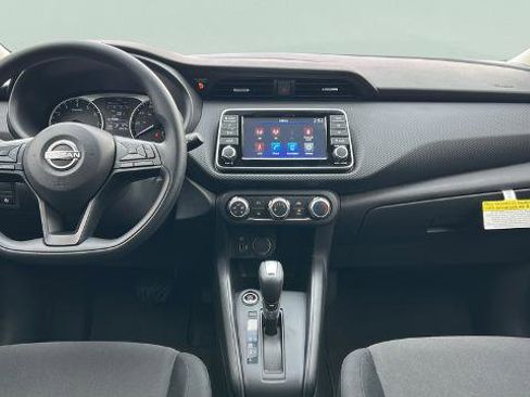Certified 2025 Nissan Kicks Play S image 14