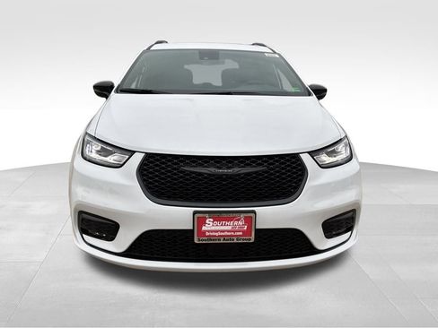 New 2026 Chrysler Pacifica Select w/ S Appearance Package image 9