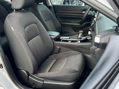 Used 2024 Nissan Altima 2.5 SV image 10