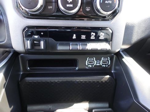Used 2022 RAM 1500 Big Horn AWD/4WD image 46