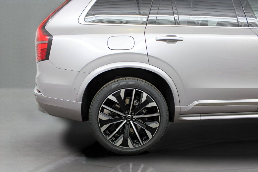 Certified 2026 Volvo XC90 B5 Plus w/ Protection Package Premier AWD/4WD image 34