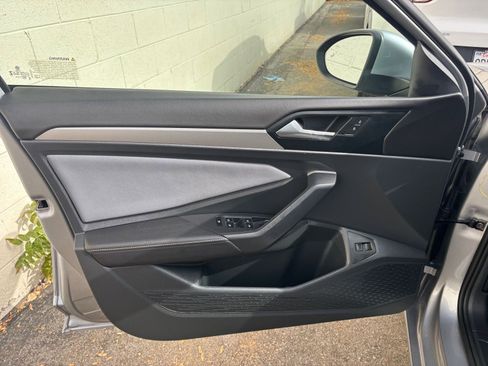 Used 2025 Volkswagen Jetta SE image 20