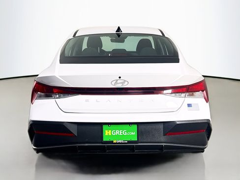 Used 2024 Hyundai Elantra SEL FWD image 8