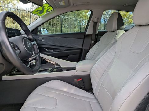 Used 2023 Hyundai Elantra Limited image 16