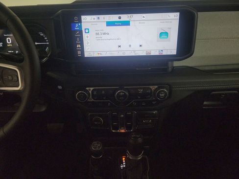 Used 2025 Jeep Wrangler Unlimited Sahara w/ Safety Group image 17