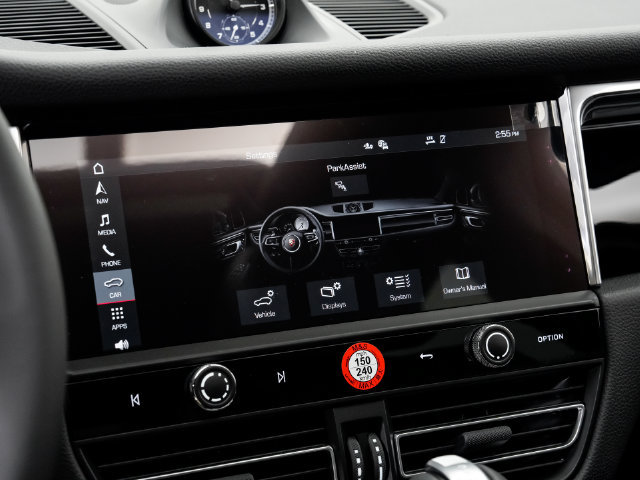 Certified 2026 Porsche Macan AWD/4WD image 17